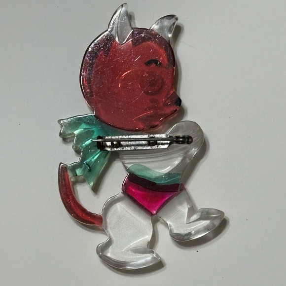 Whimsical lucite cat pin - Picture 2 of 5